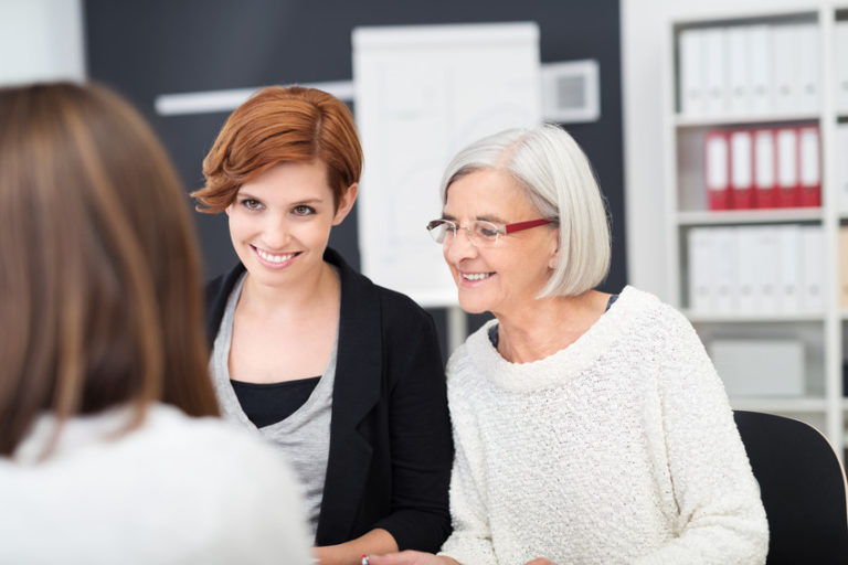 了解雇用实习生的好处。